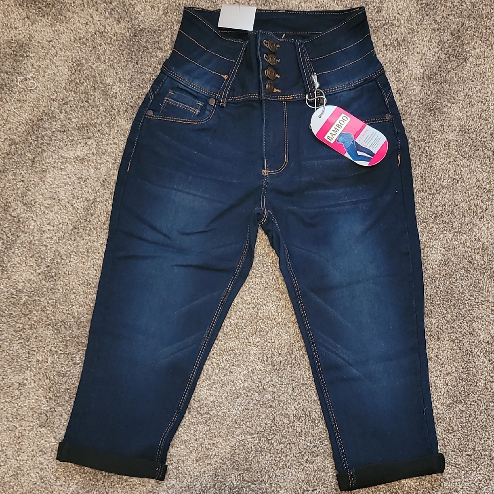 High-Waisted Dark Blue Capri Jeans
